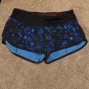 Women’s Lululemon Speed Up Blue Pattern Performance Shorts size 6